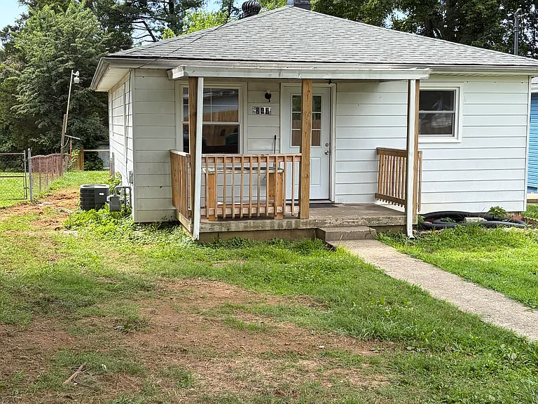 247 Lees Ln N — Photo 1