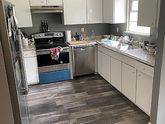 4th image of 2430 Beverly Dr