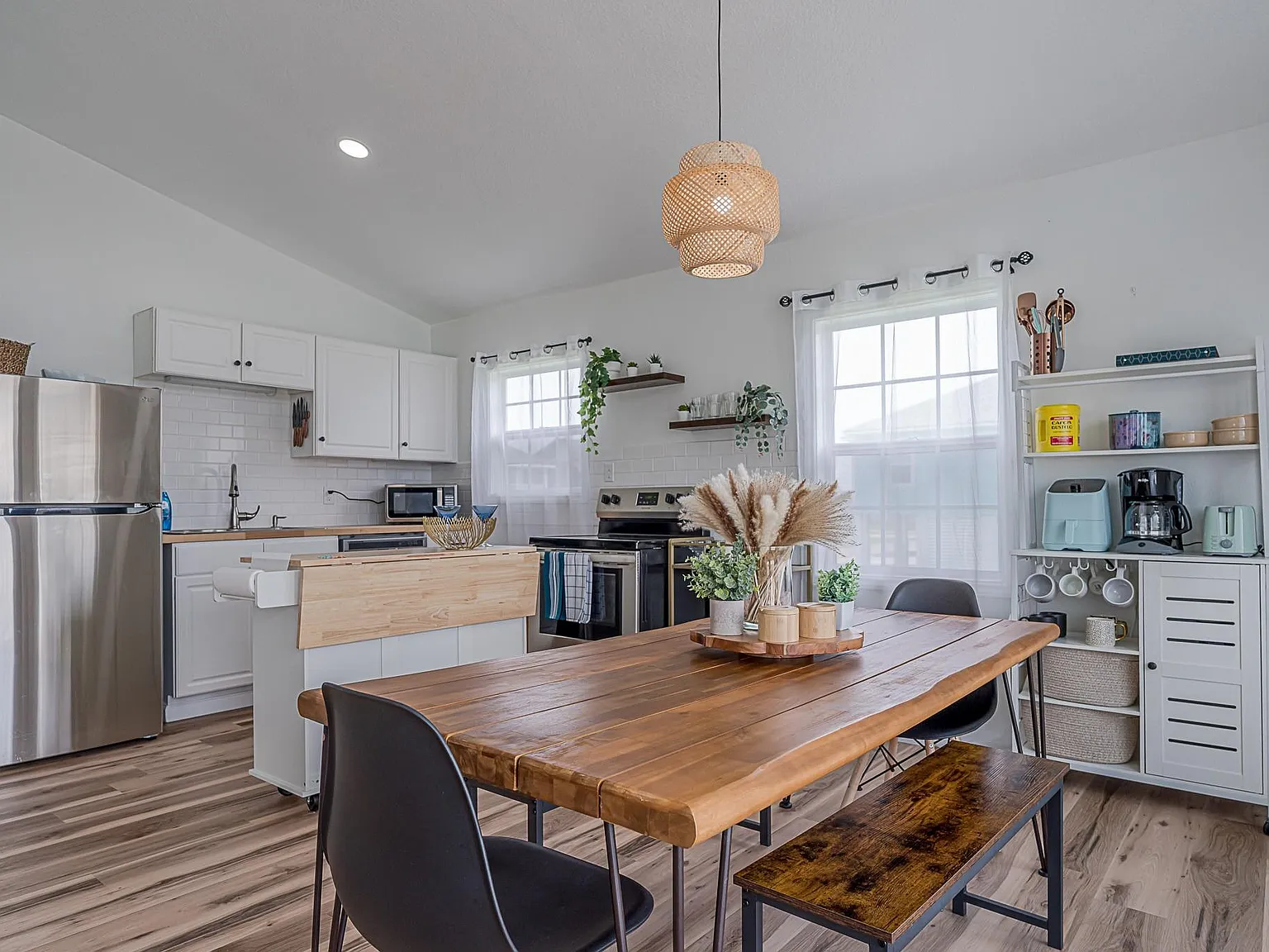 3 bed, 2.0 bath, 1248 sqft, $2,500 — Photo 4