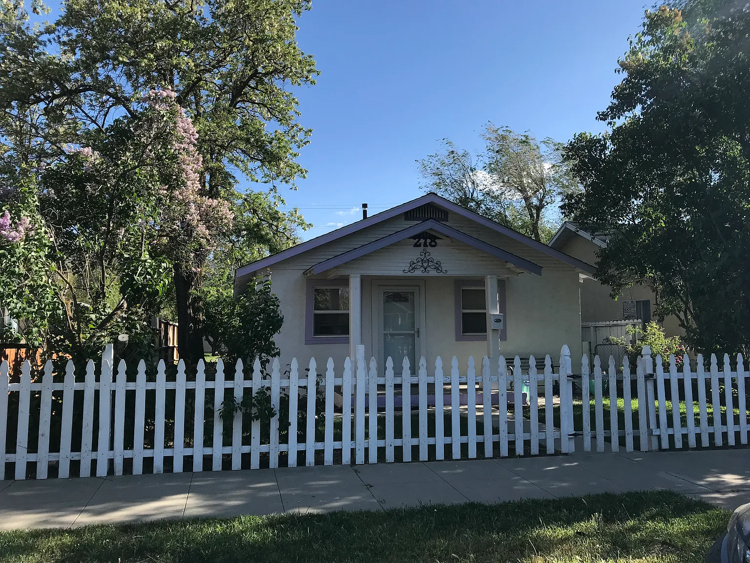 218 W East St photo 1