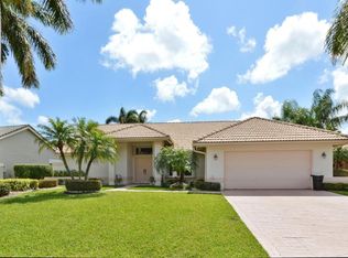5657 Lake Shore Village Cir, Lake Worth, FL 33463