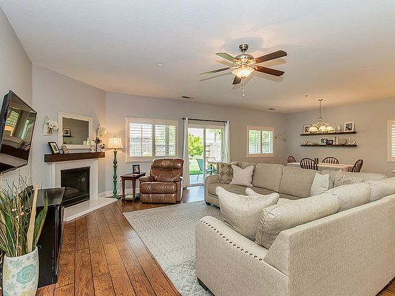 3rd image of 2338 W Glendale Avenue