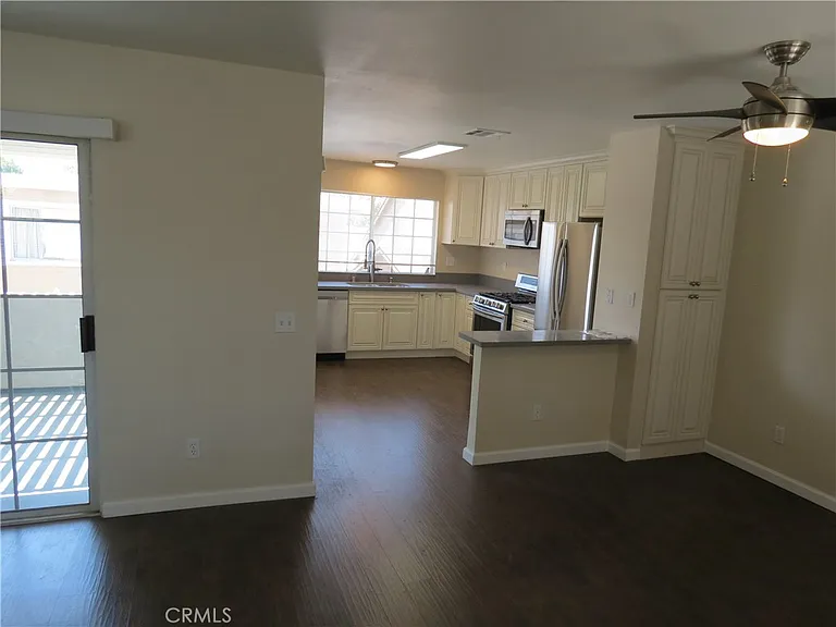 572 N Orange St — Photo 19