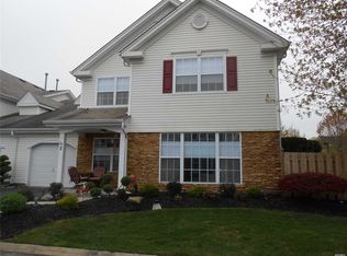 2 Sara Ln, Middle Island, NY 11953