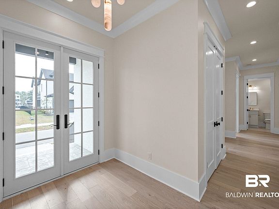3rd image of 864 Inlet Cir