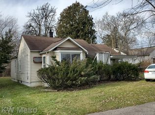 30829 Fairfax St, Southfield, MI 48076