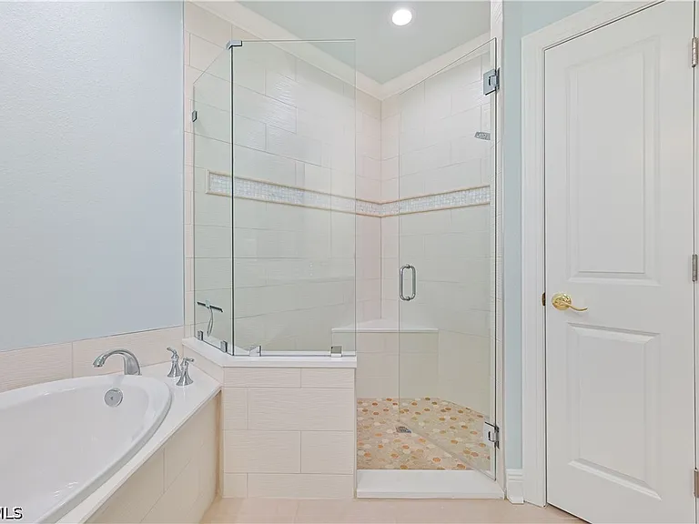 5000 Royal Shores Dr #101 — Photo 24