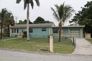 2nd image of 825 44th St