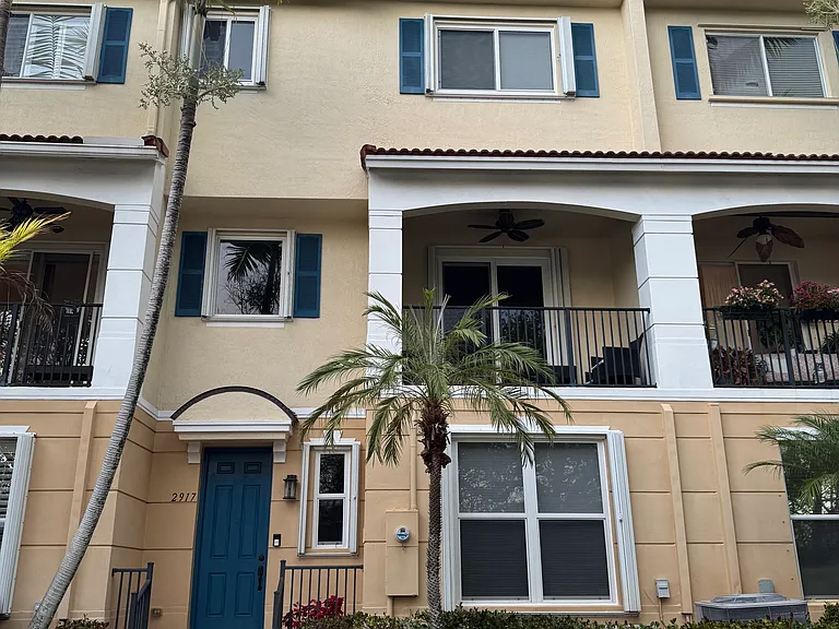 S Greenleaf Cir — Photo 1