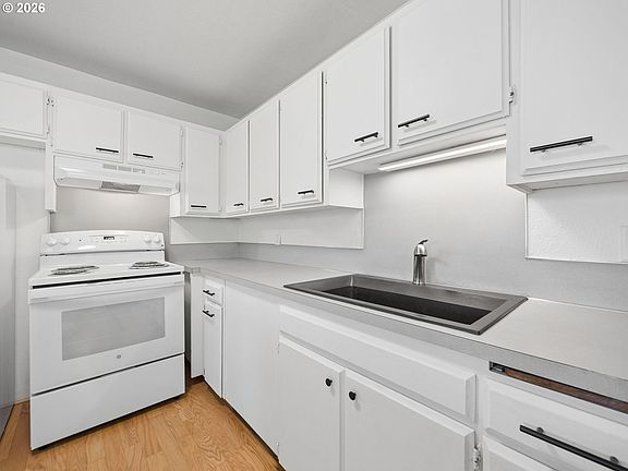 5th image of 631 N Hayden Bay Dr
