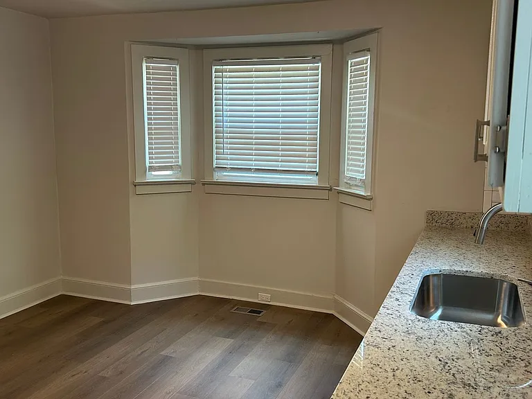 314 Creps St — Photo 2