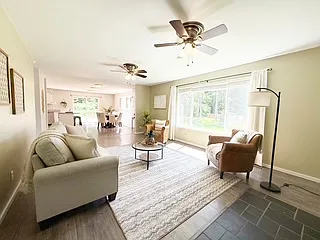 450 NE Riverhill Dr — Photo 11