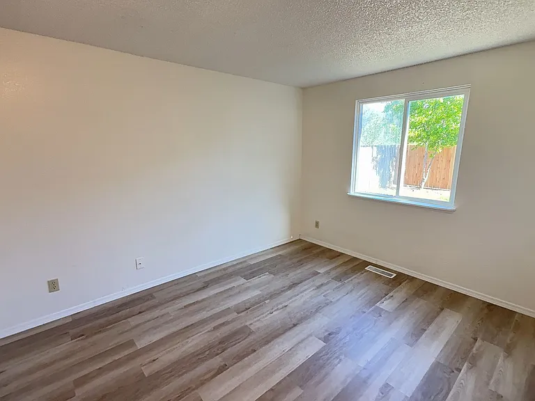 1229 Hemlock Loop — Photo 6