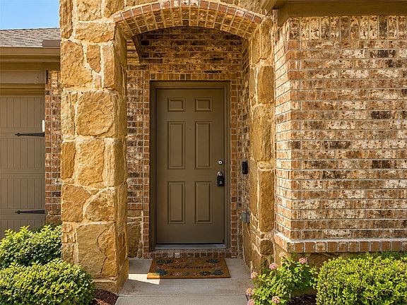 3rd image of 2327 San Marcos Dr
