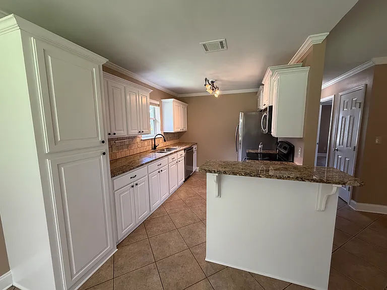 614 Alex Way — Photo 4