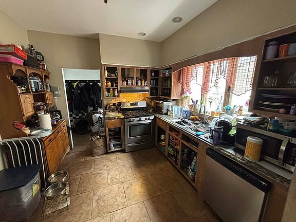 2nd image of 215 Springvale Ave