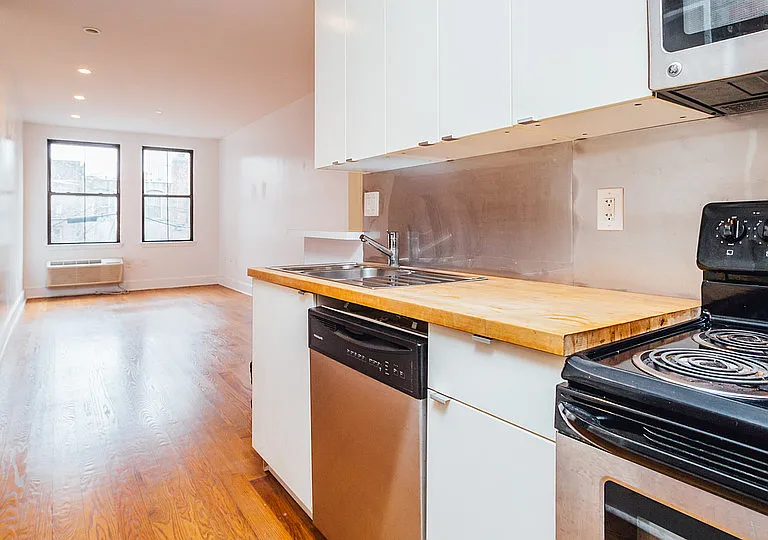 568 Willoughby Ave #3 — Photo 1