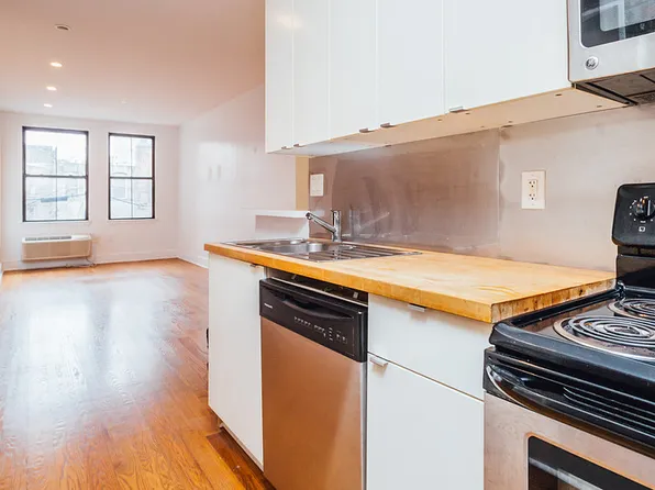 568 Willoughby Avenue image 1 of 11