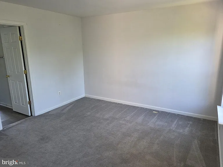404 Pendleton Ln — Photo 13