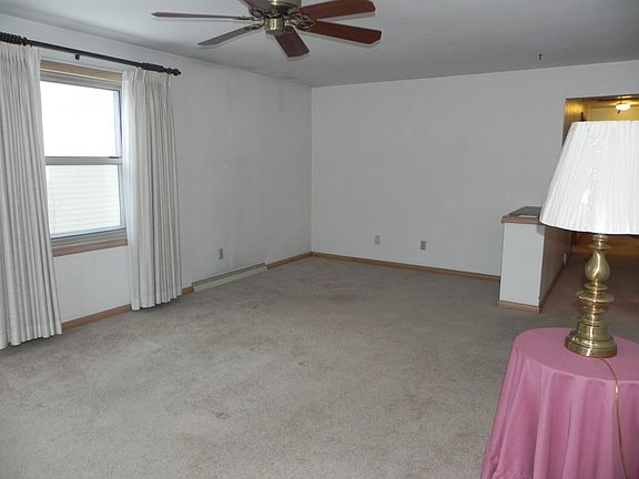 Find a spacious livingroom