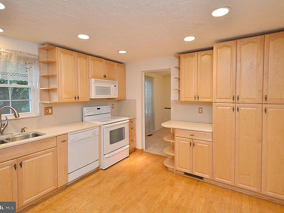 Updated Silestone Countertops