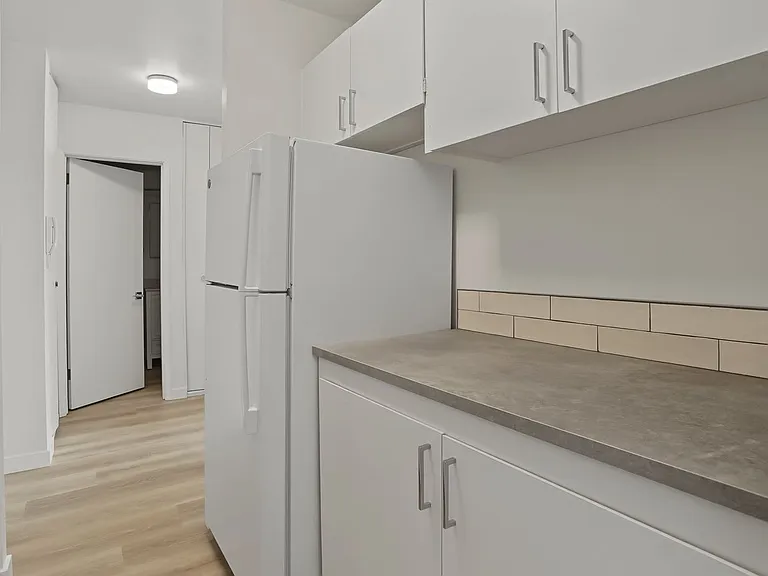 1221 Apartments — Photo 36