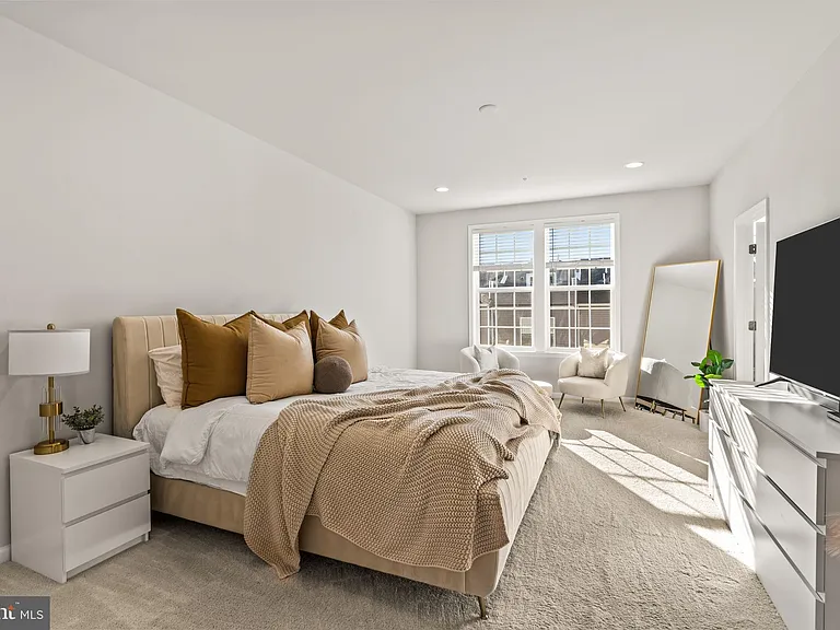 7709 Presidential Pkwy — Photo 16