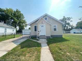 8246 Toepfer Rd, Warren, MI 48089