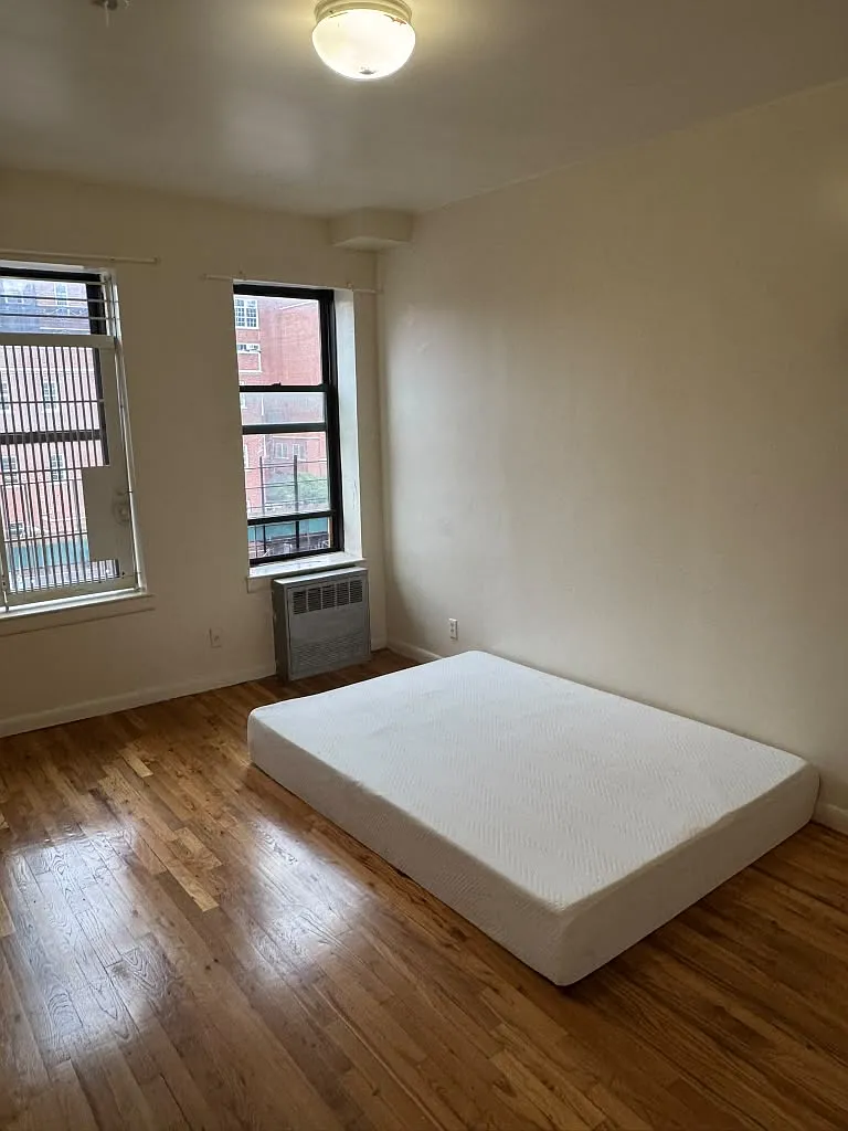 3 bed, 42660 sqft, $1,200 — Photo 2