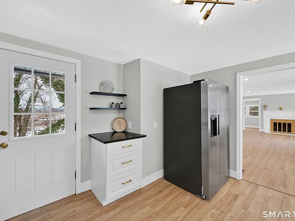 2nd image of 52 Vineyard Road