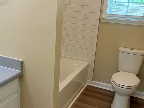 5th image of 1039 N Lakeshore Dr