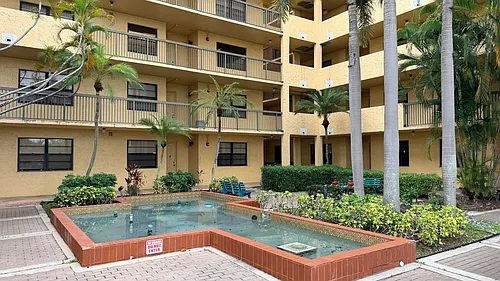 6475 W Oakland Park Blvd Photo 1