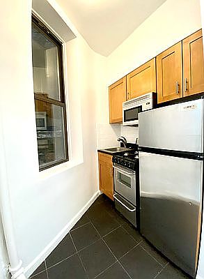 1st image of 527 E 88th St APT 1A