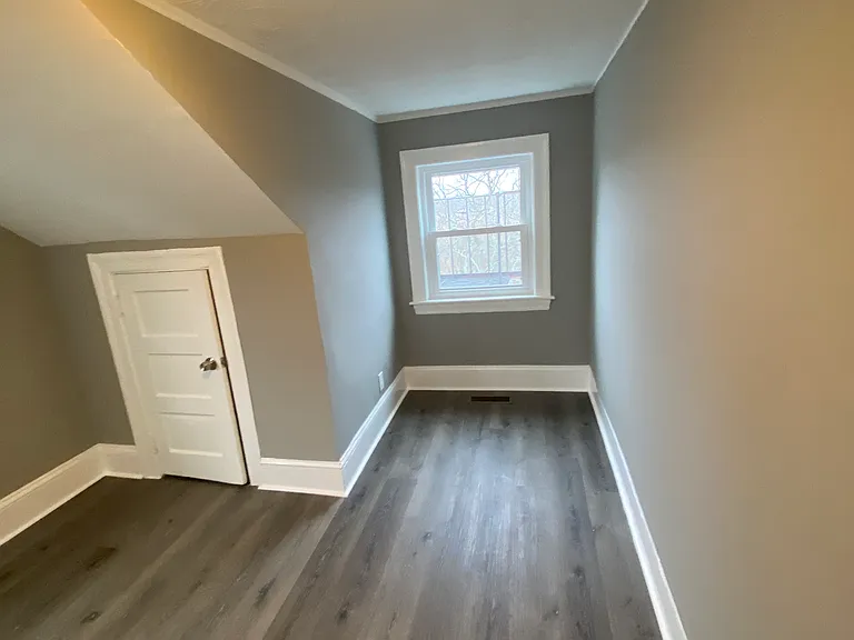 652 Manton Ave #2L — Photo 35
