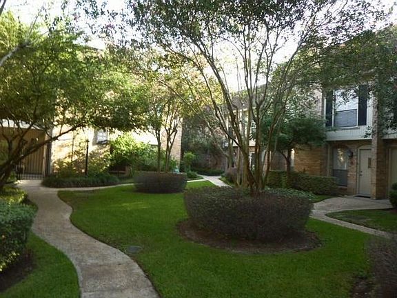 3rd image of 1601 S Shepherd Dr APT 102