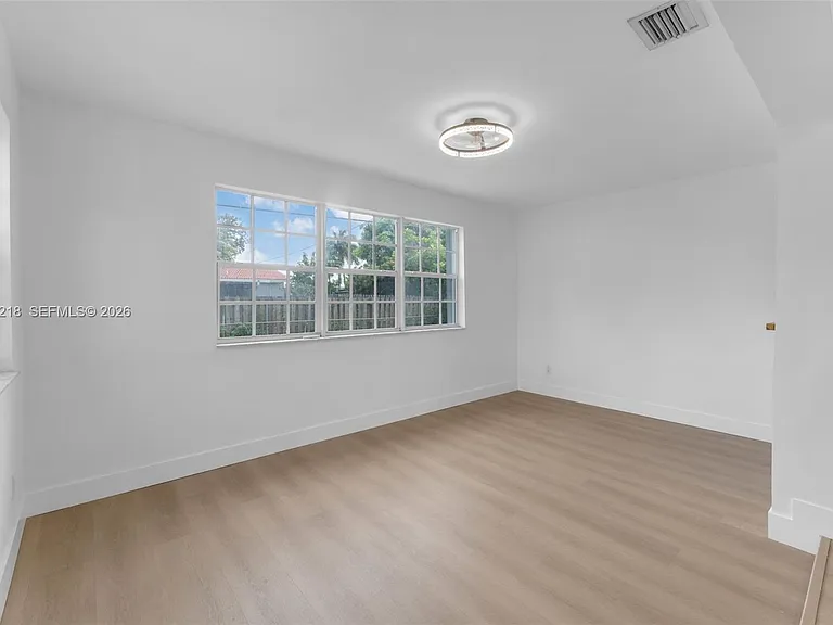7150 SW 10th St — Photo 8