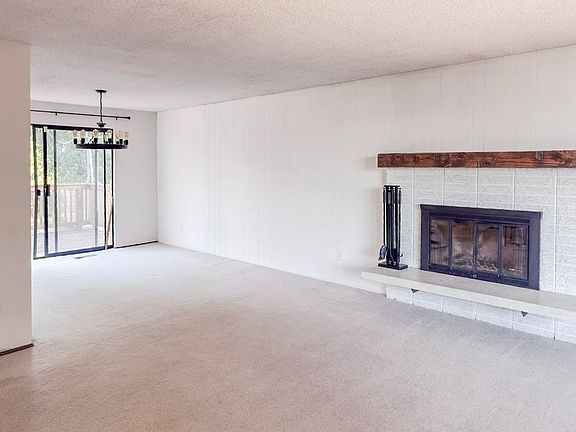 3rd image of 8233 S 114th St