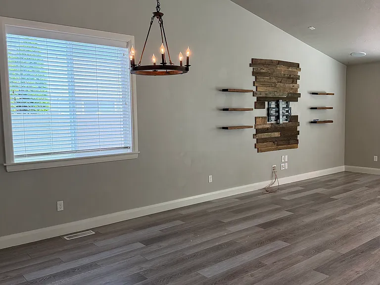 5493 W Los Flores St — Photo 3