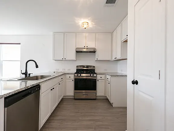 9051 Navarro Vis — Photo 21