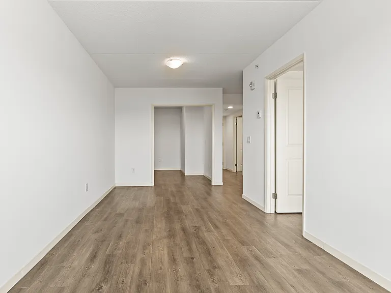 220 Cannon St E — Photo 25