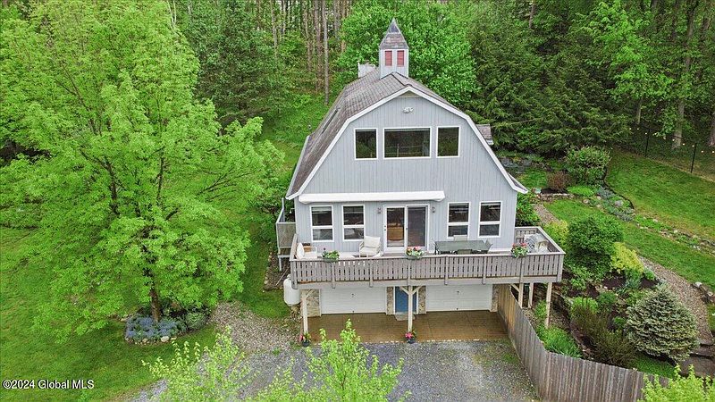 3rd image of 47 Cobble Hill Road