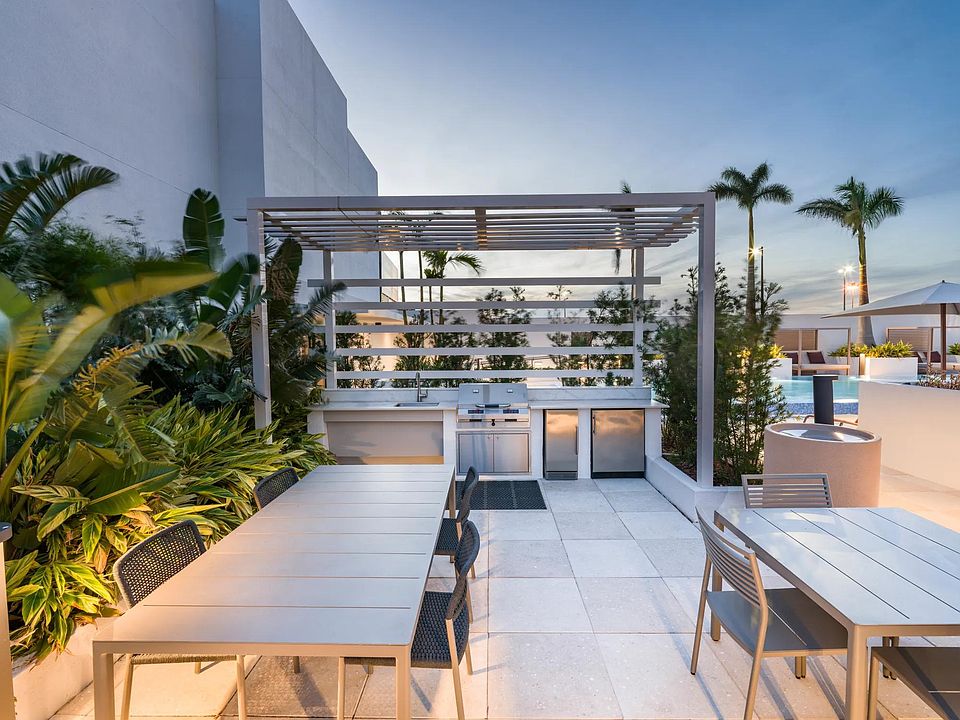Fire up the grill by our resort-style pool for the ultimate outdoor vibe.