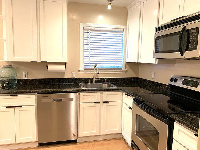 4335 Belvedere Dr — Photo 5