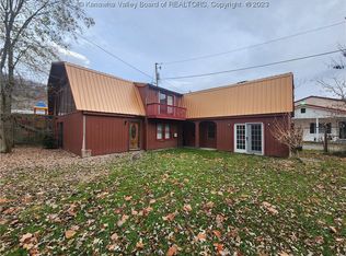 35 Helena St, Chapmanville, WV 25508