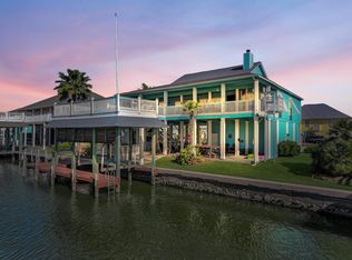 1101 Fountain View Dr, Crystal Beach, TX 77650