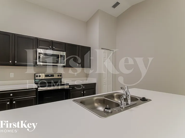 1099 Braddock Ave SE — Photo 5