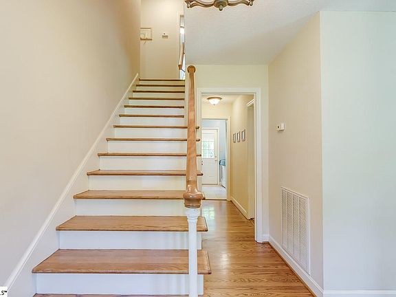 5th image of 4924 Maplewood Dr