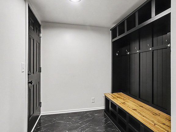 4th image of 3907 Cricket Ln