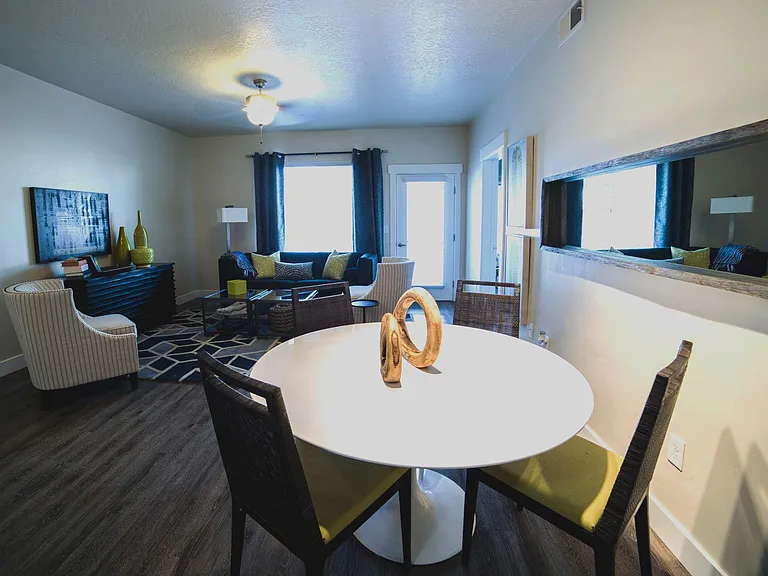Draper Village Apartments — Photo 5