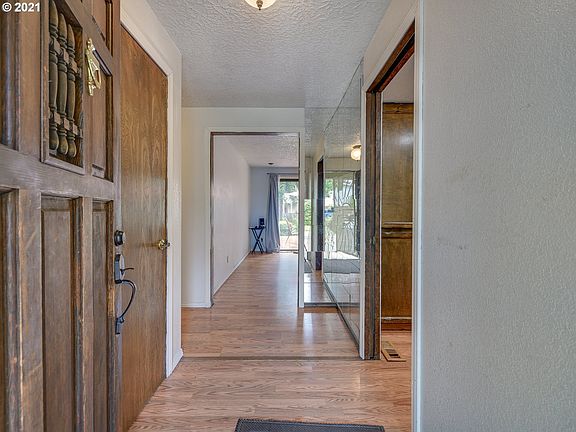 2nd image of 10501 NE 41st St